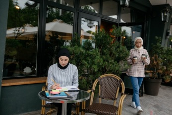 Muslim women writers at cafe